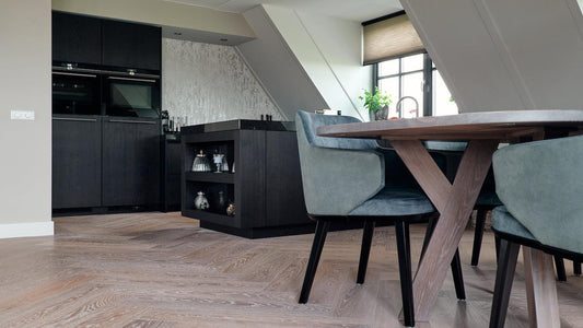 Een houten vloer, van Uipkes, kan gecombineerd worden met zowel vloerkoeling als vloerverwarming