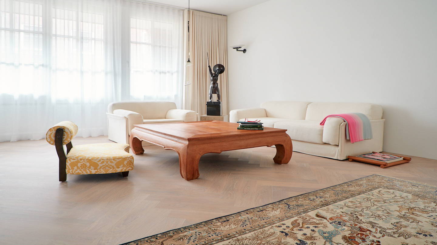 Wanneer de houten vloer er na jaren minder mooi uitziet kan je de vloer laten schuren. Ook een lamelparket vloer kan geschuurd worden